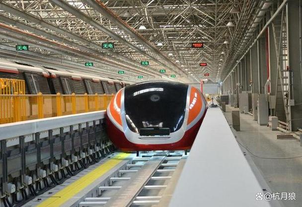 日本电车vs中国磁悬浮列车