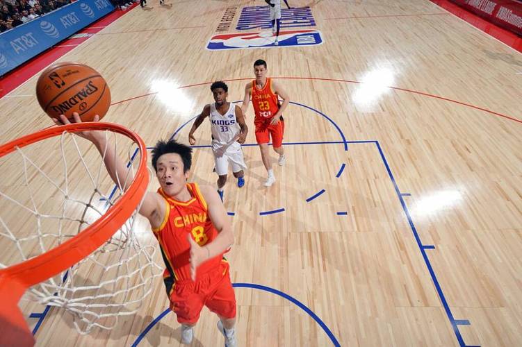 中国男篮vs小丁的相关图片